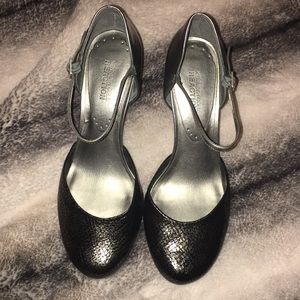 Kenneth Cole Reaction closed toe ankle strap Heels